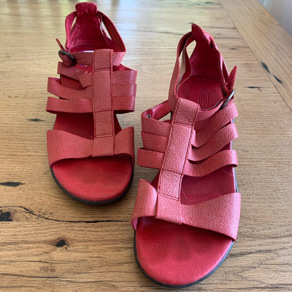 Keen Wedge Sandal Red Leather Strappy Buckle Women’s 7 1/2 Preloved